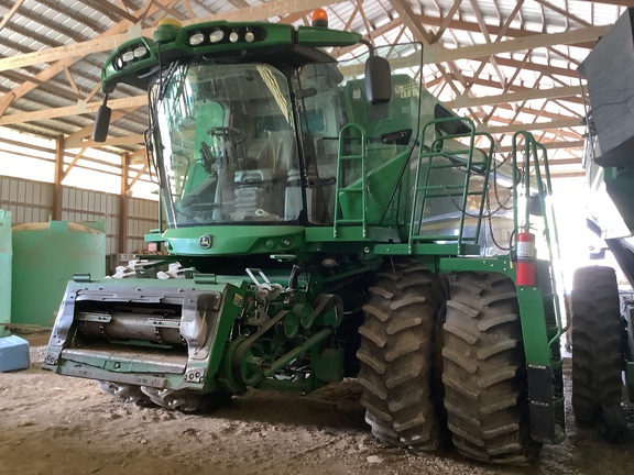 Photo of 2017 John Deere S690