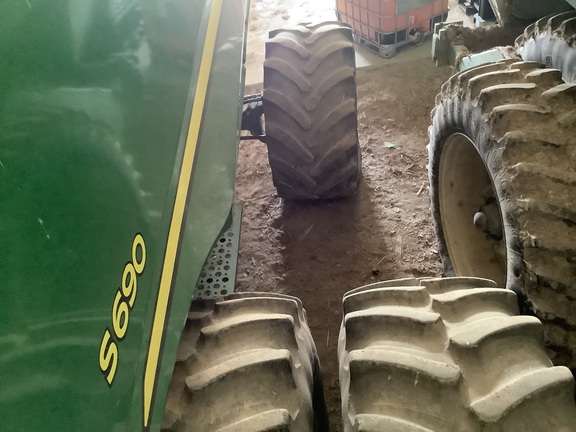 Photo of 2017 John Deere S690