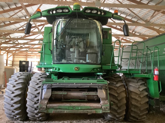 Photo of 2017 John Deere S690