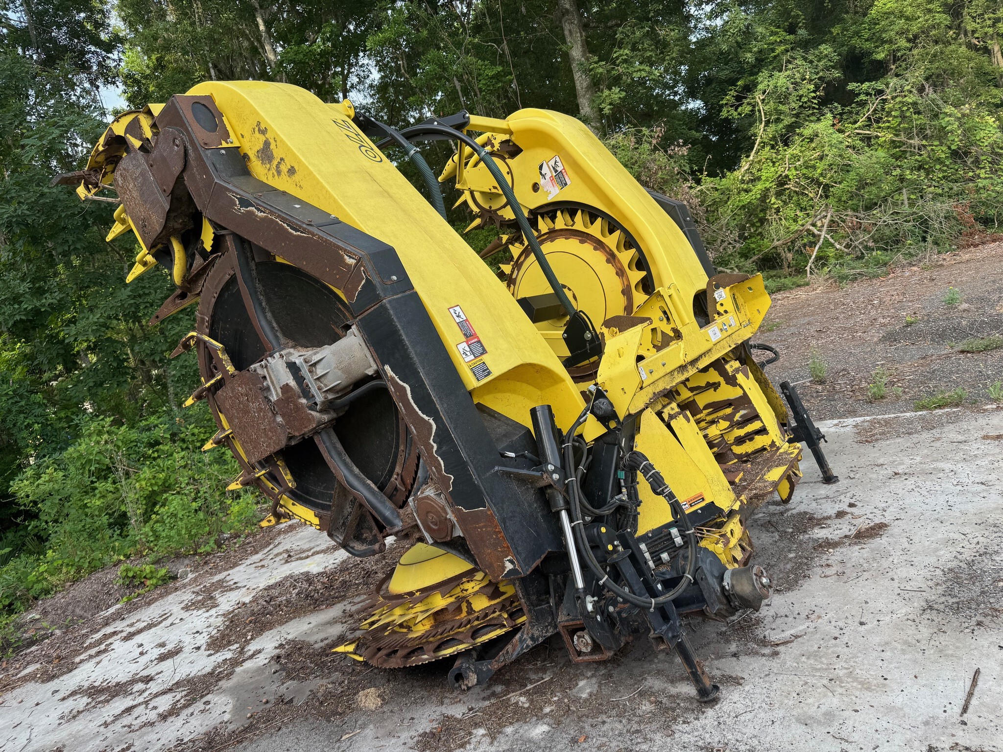 2021 John Deere 770 Image 3