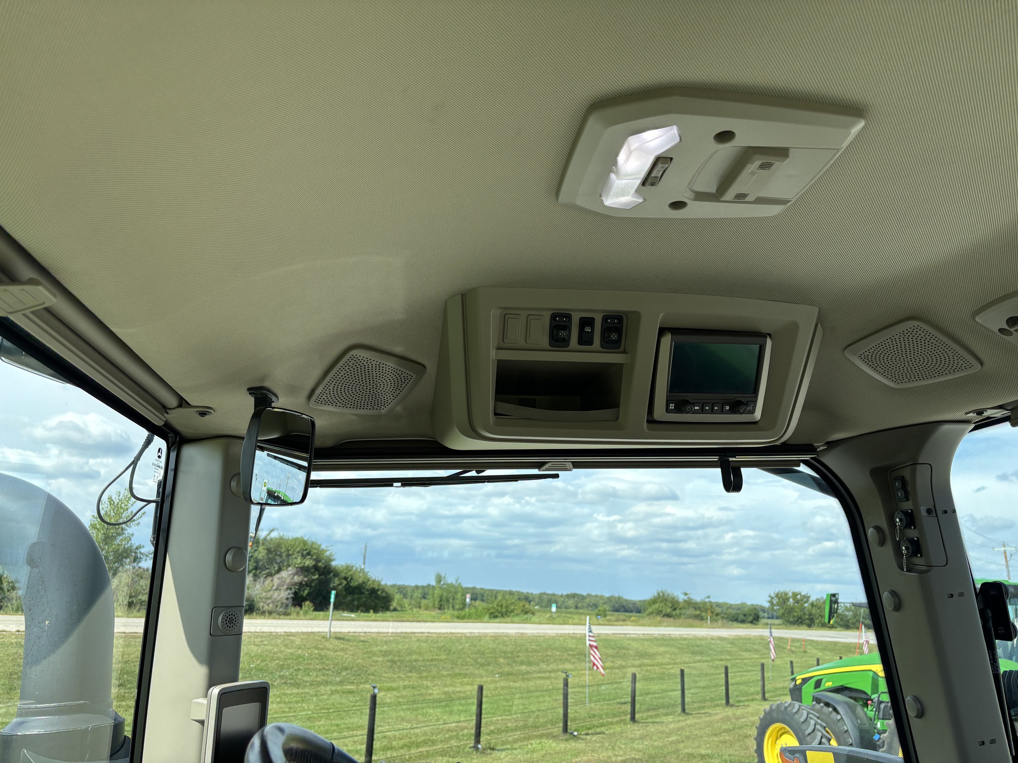 2020 John Deere 8R 370 Image 15