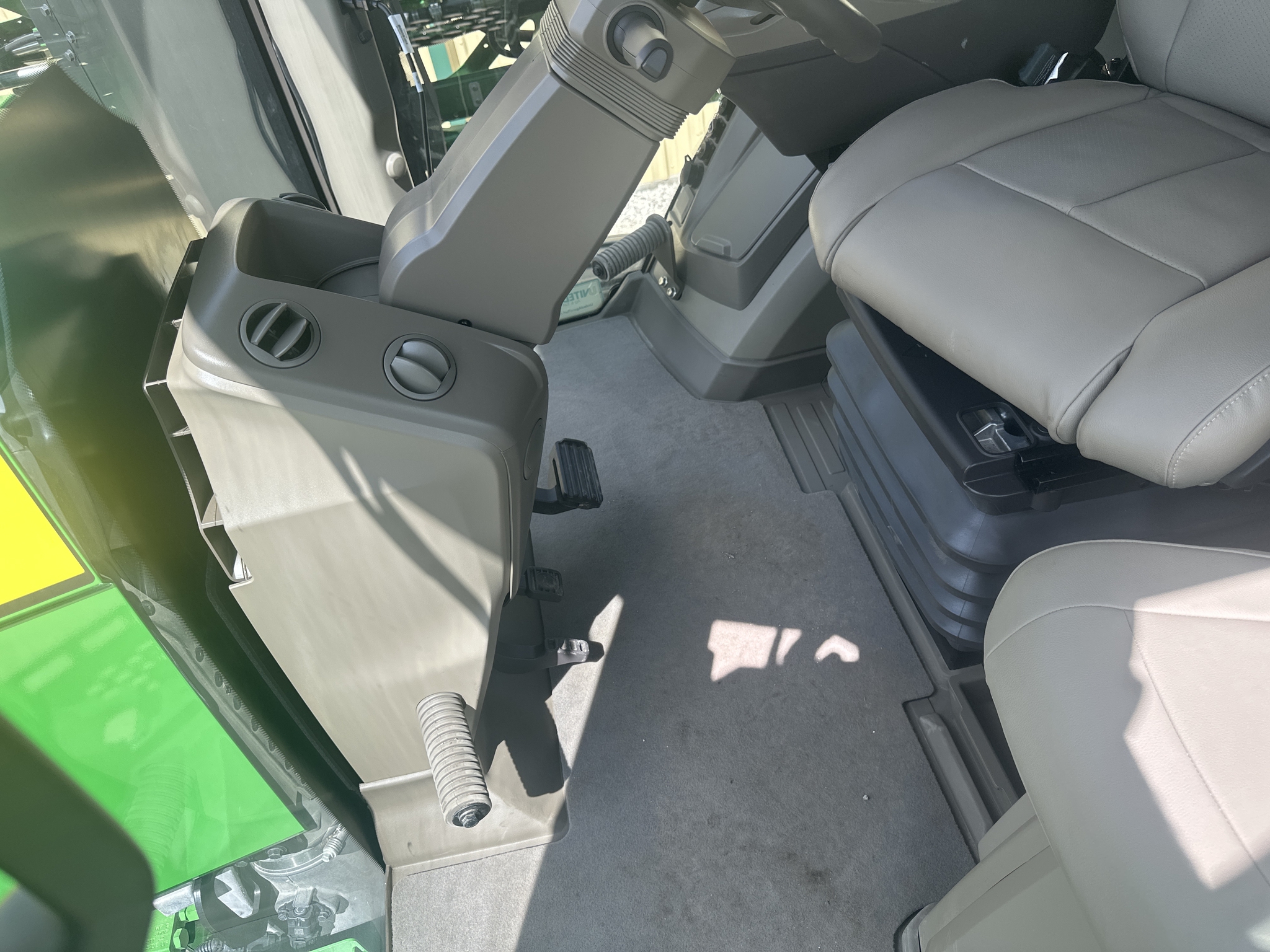 2024 John Deere 412R Image 13