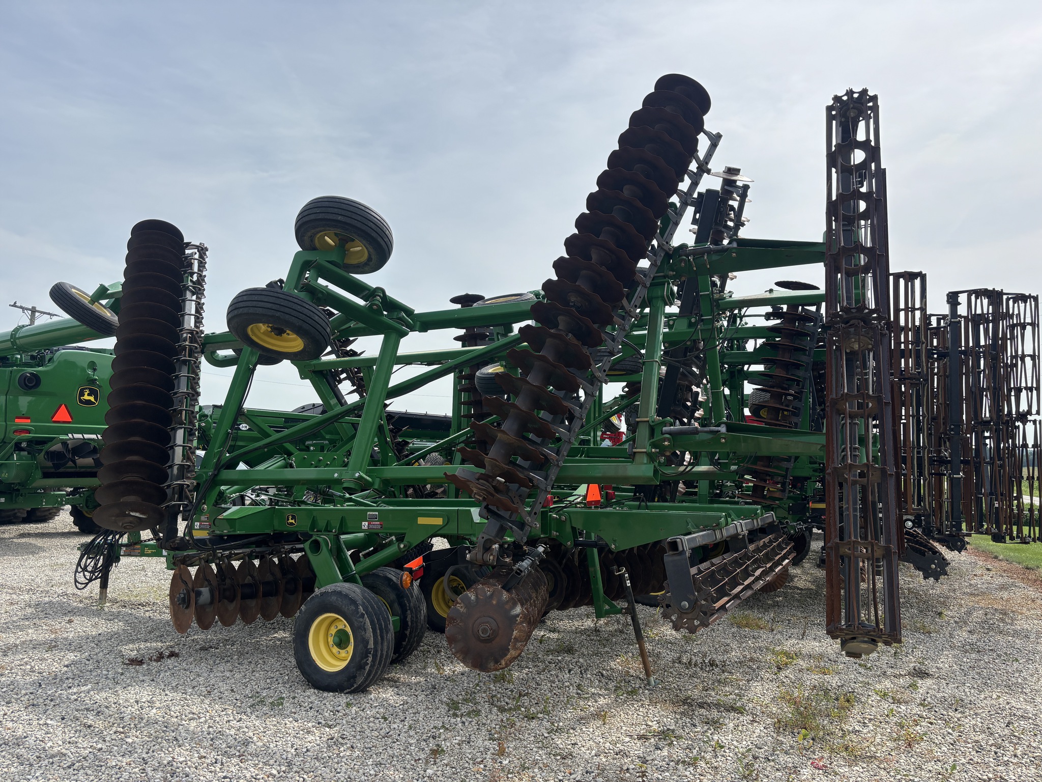 Used 2013 John Deere 2623VT Vertical Tillage at Koenig Equipment in Urbana, OH - PhotoXL3