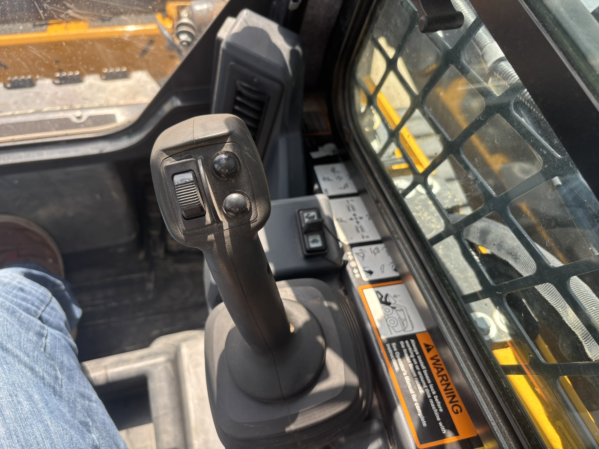 2023 John Deere 325G Image 15