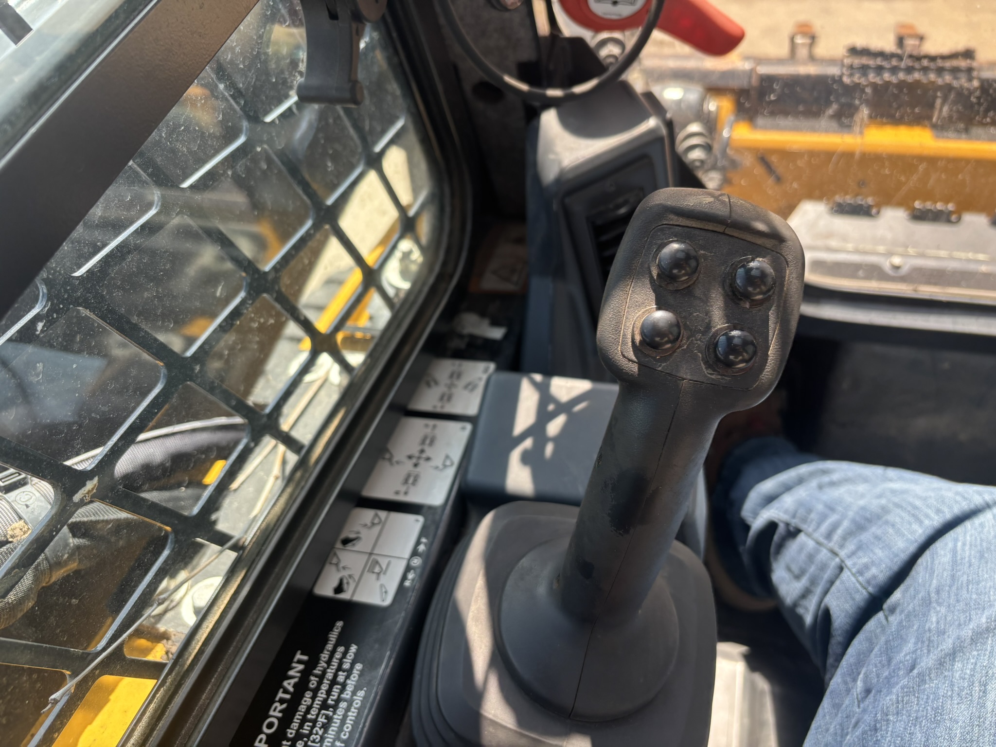2023 John Deere 325G Image 14