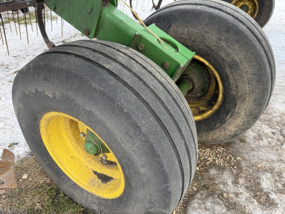 2012 John Deere 2210 - Photo11