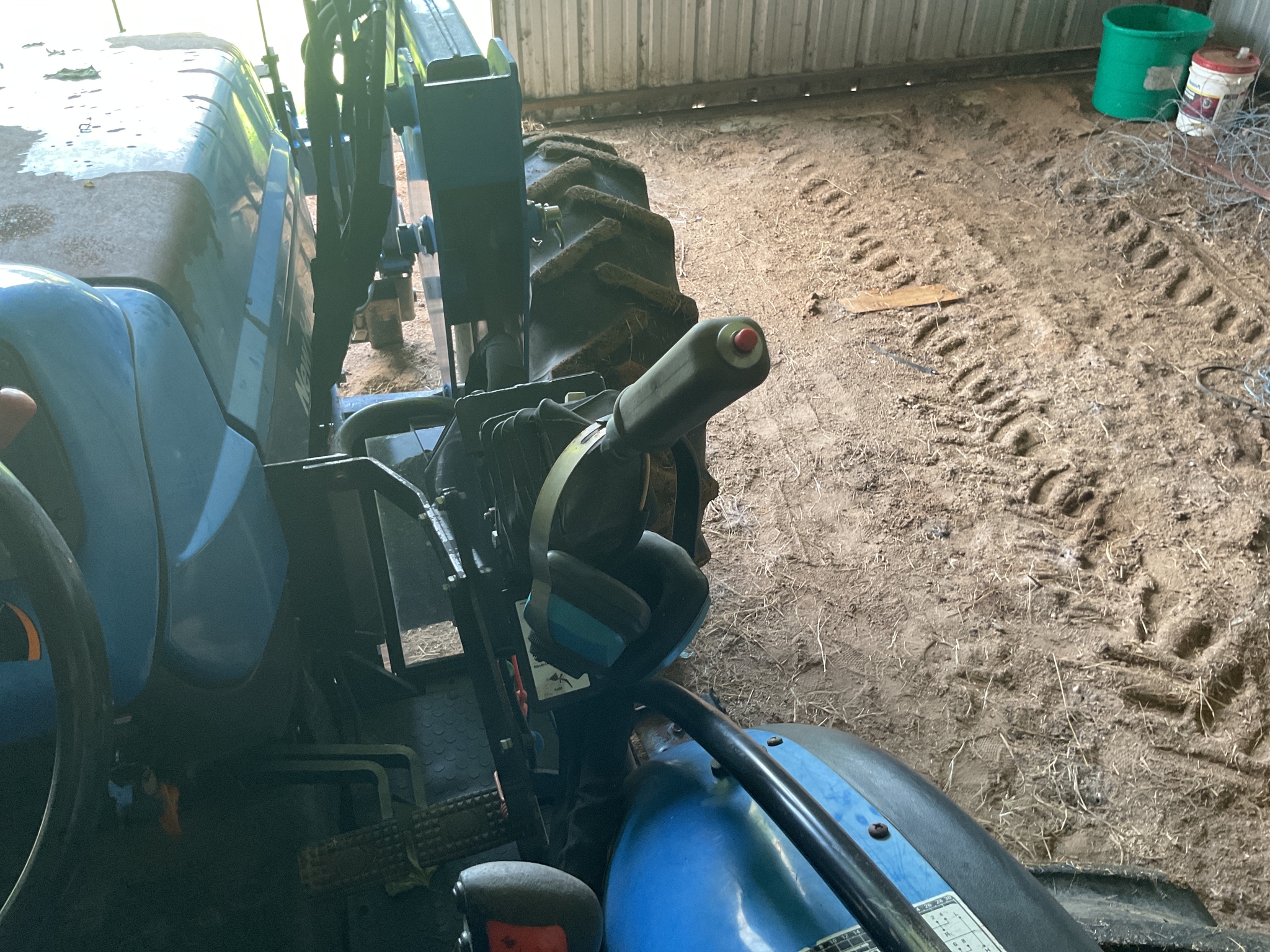 2007 New Holland TB120 Image 15