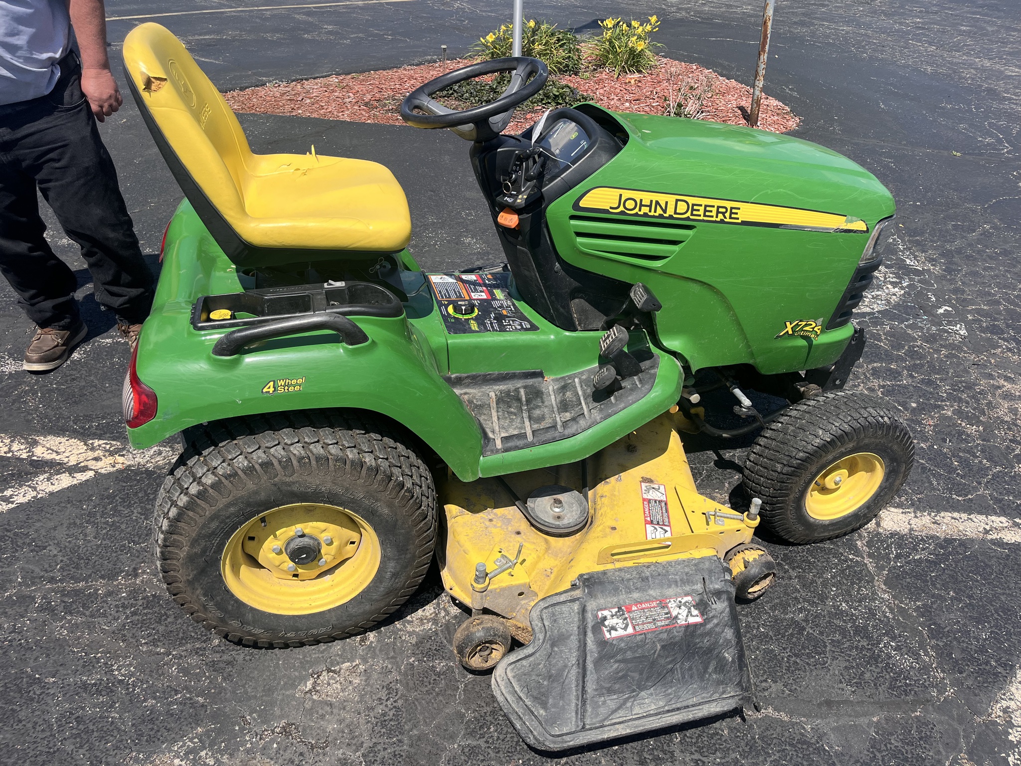 2012 John Deere X724 Image 2