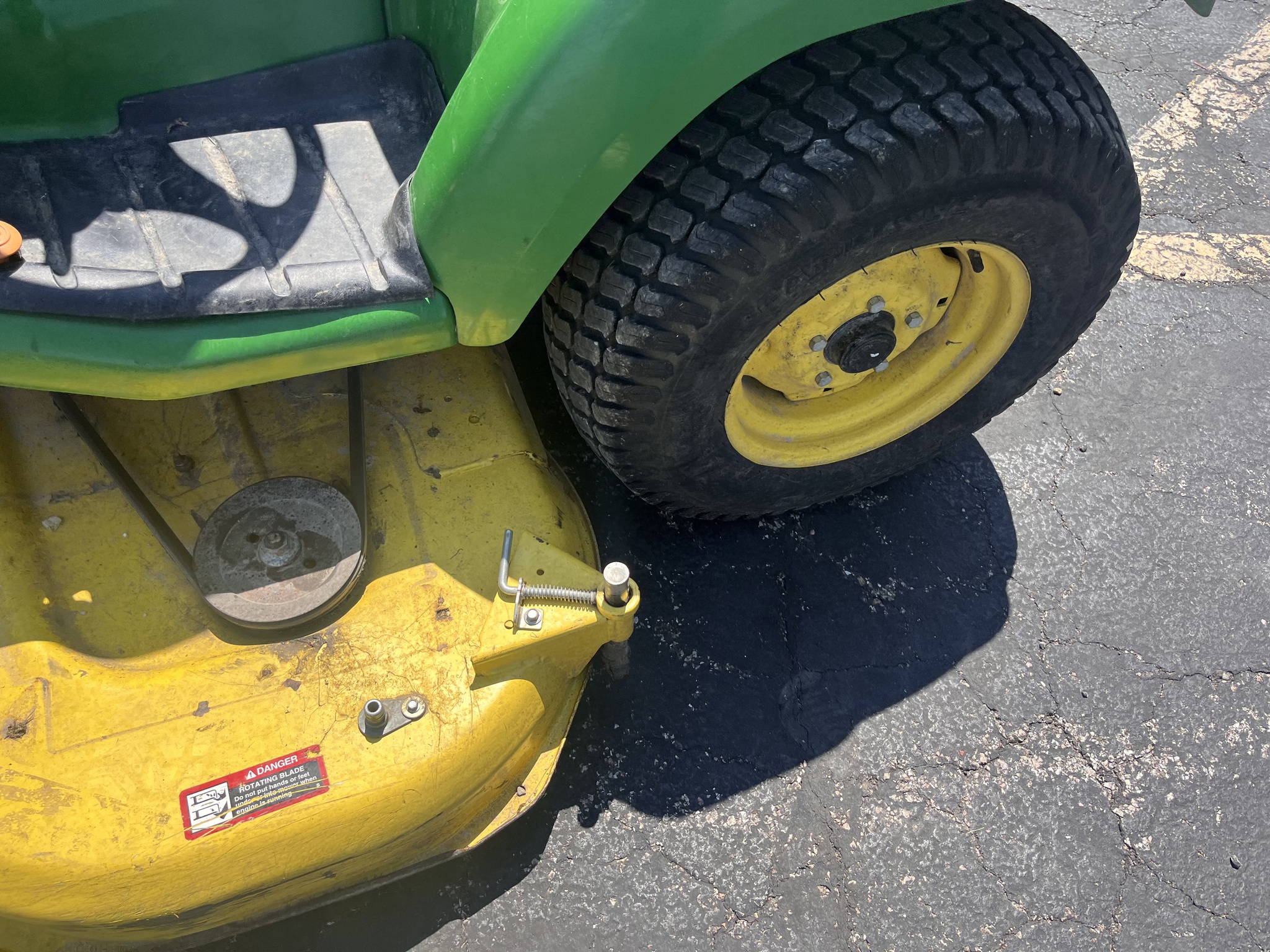 2012 John Deere X724 Image 5