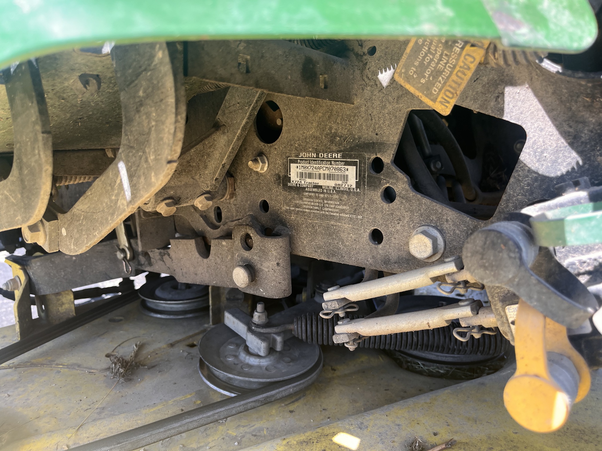 2012 John Deere X724 Image 9