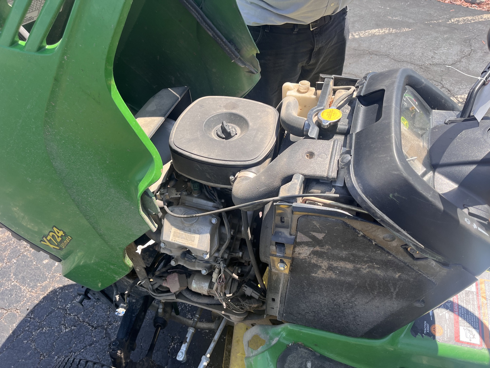 2012 John Deere X724 Image 6