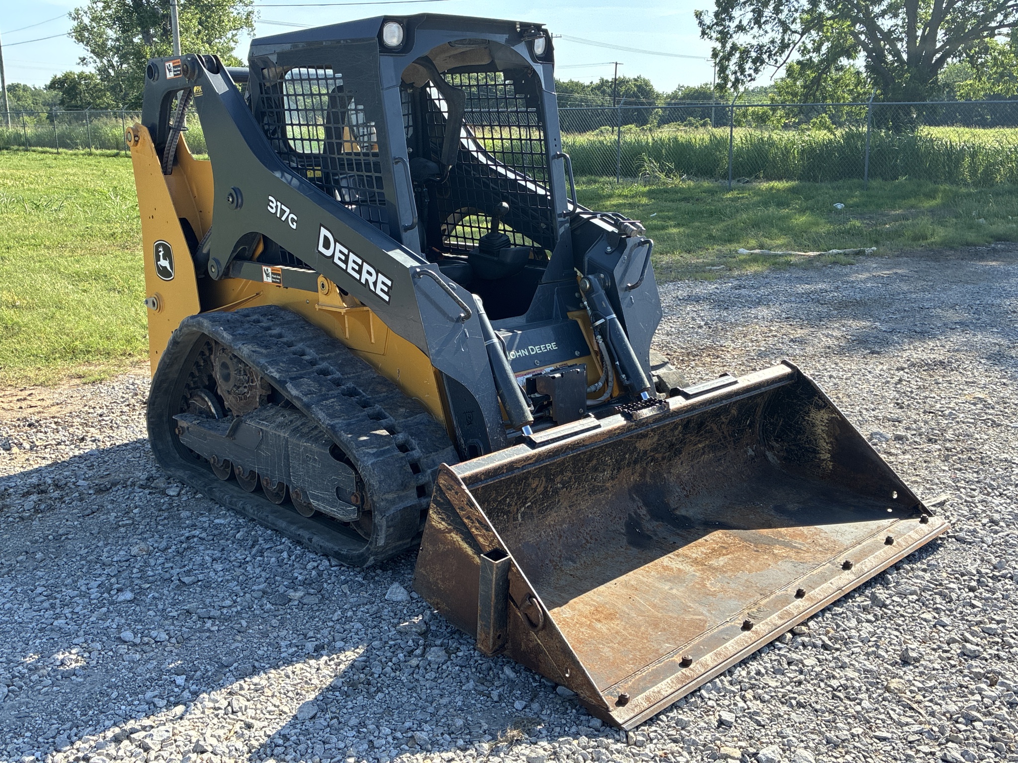 2019 John Deere 317G Image 7