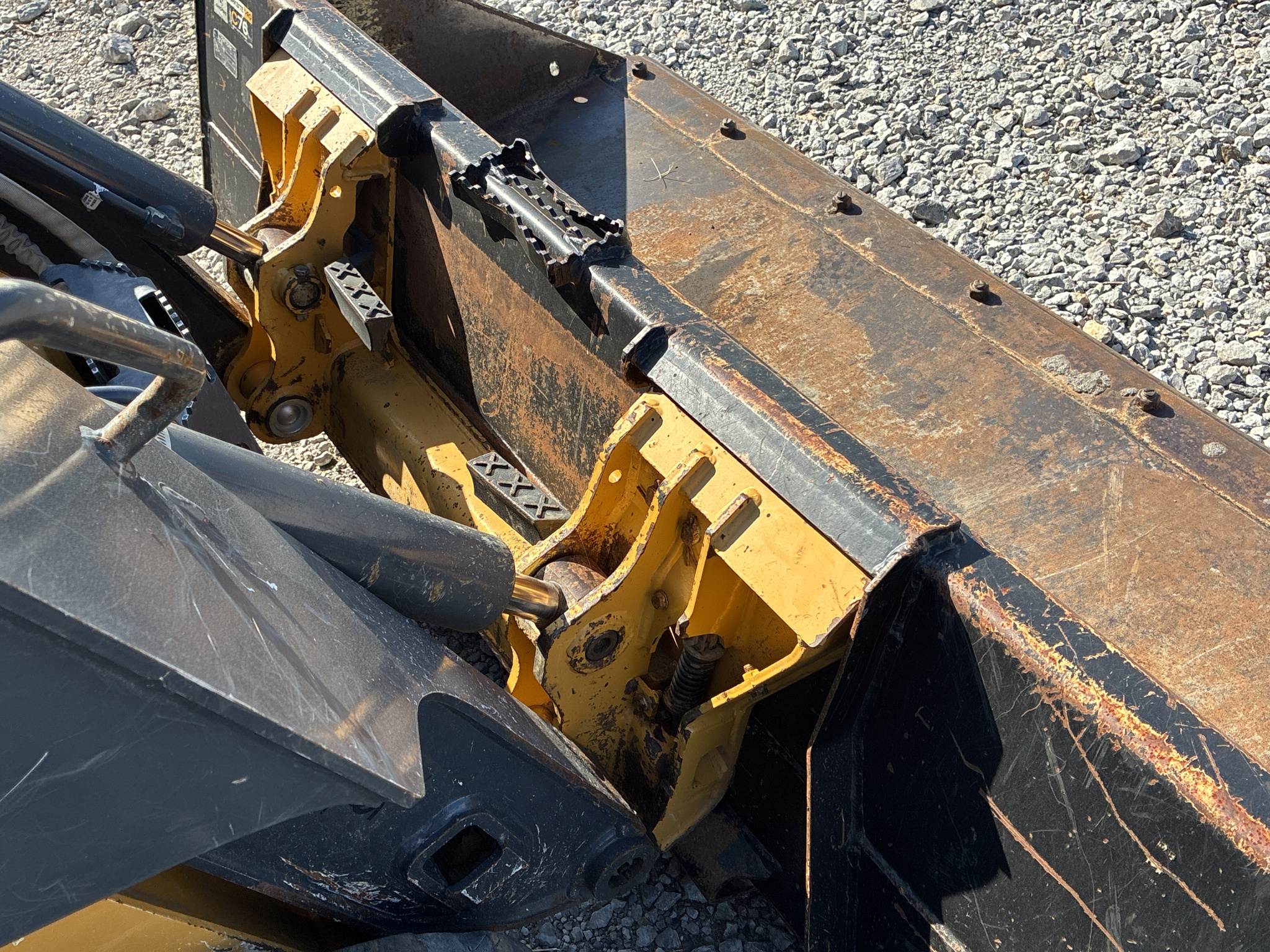 2019 John Deere 317G Image 9