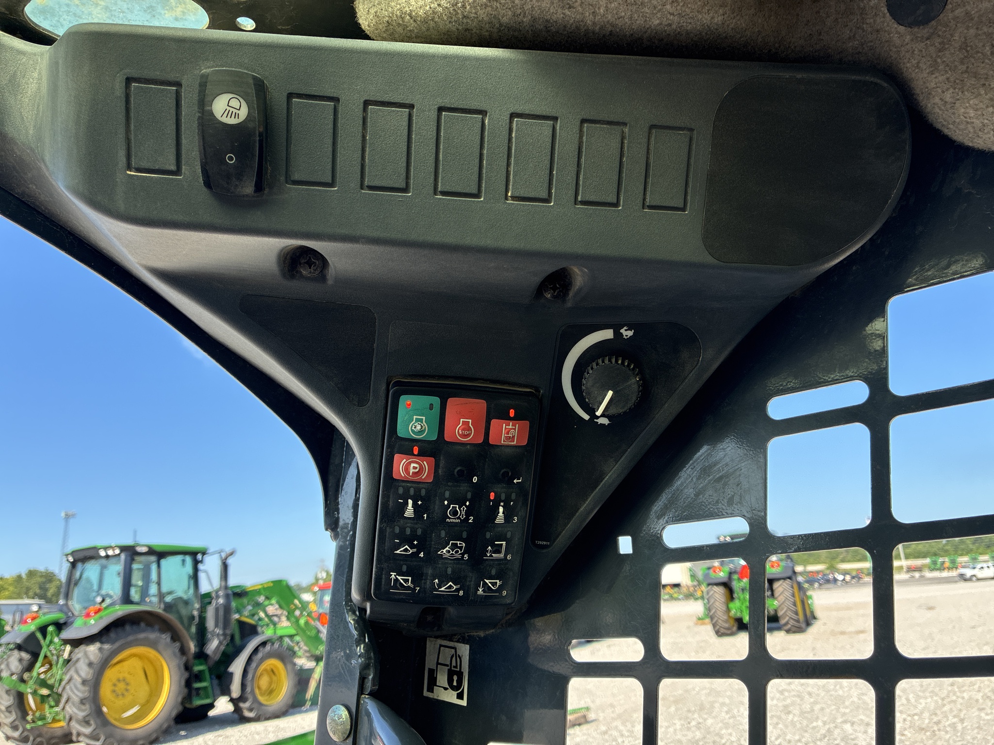 2019 John Deere 317G Image 17