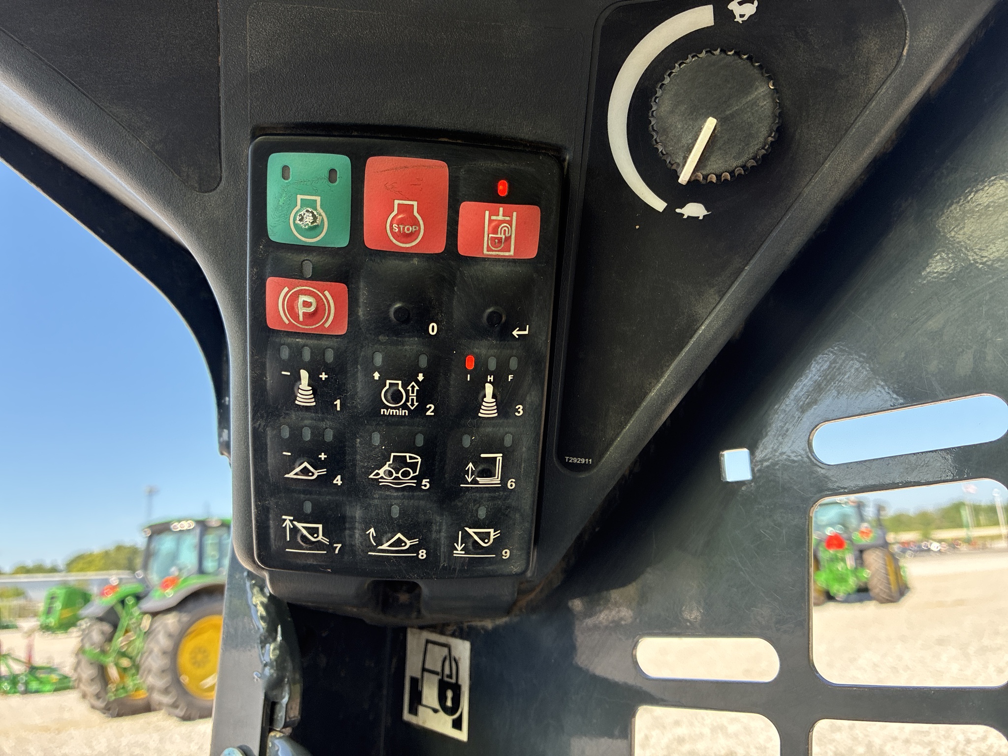 2019 John Deere 317G Image 19