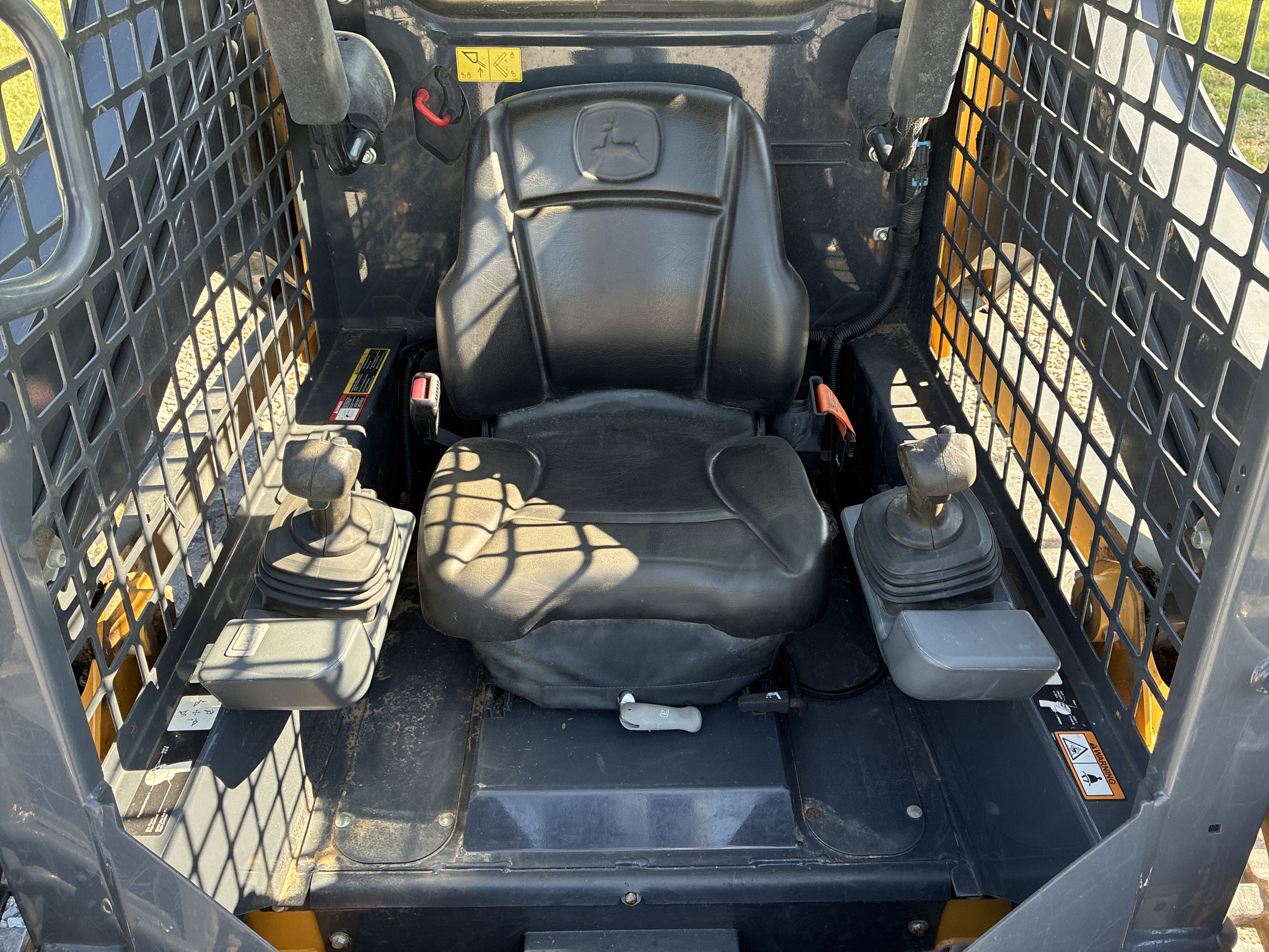 2019 John Deere 317G Image 15