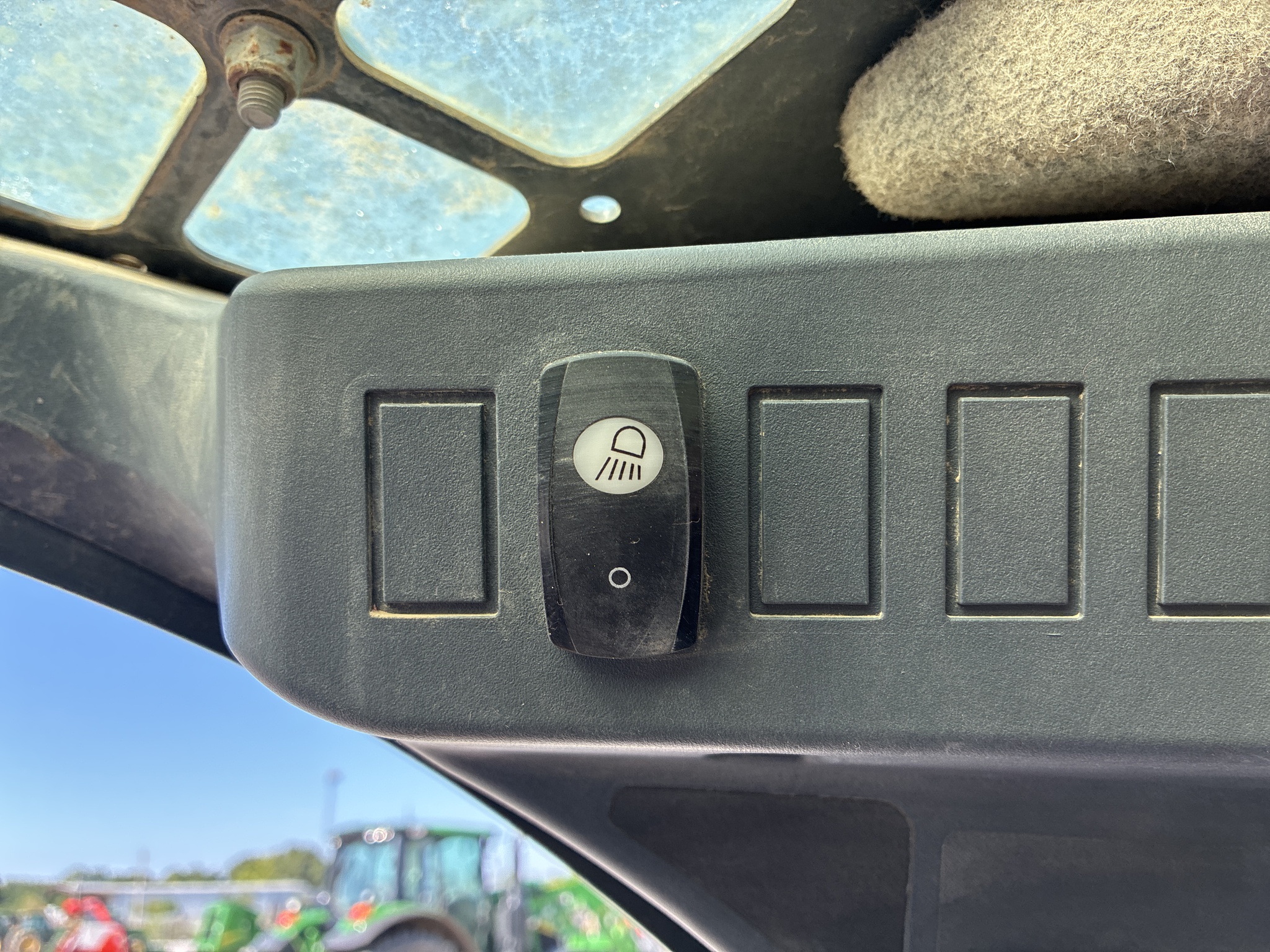 2019 John Deere 317G Image 18