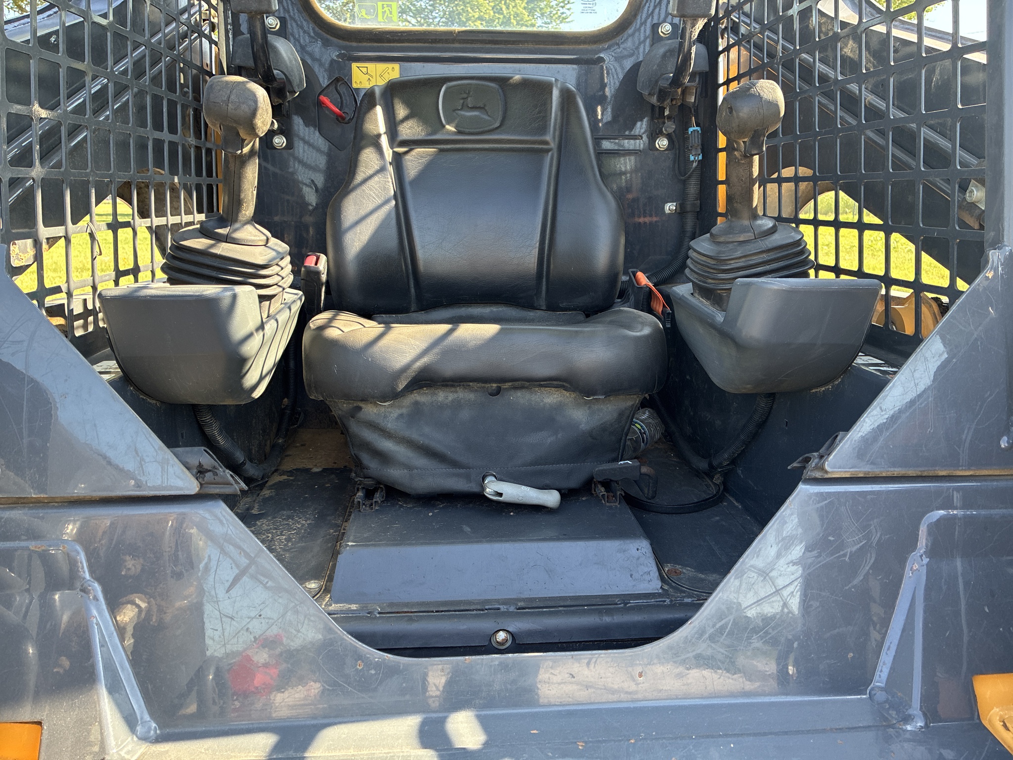 2019 John Deere 317G Image 16
