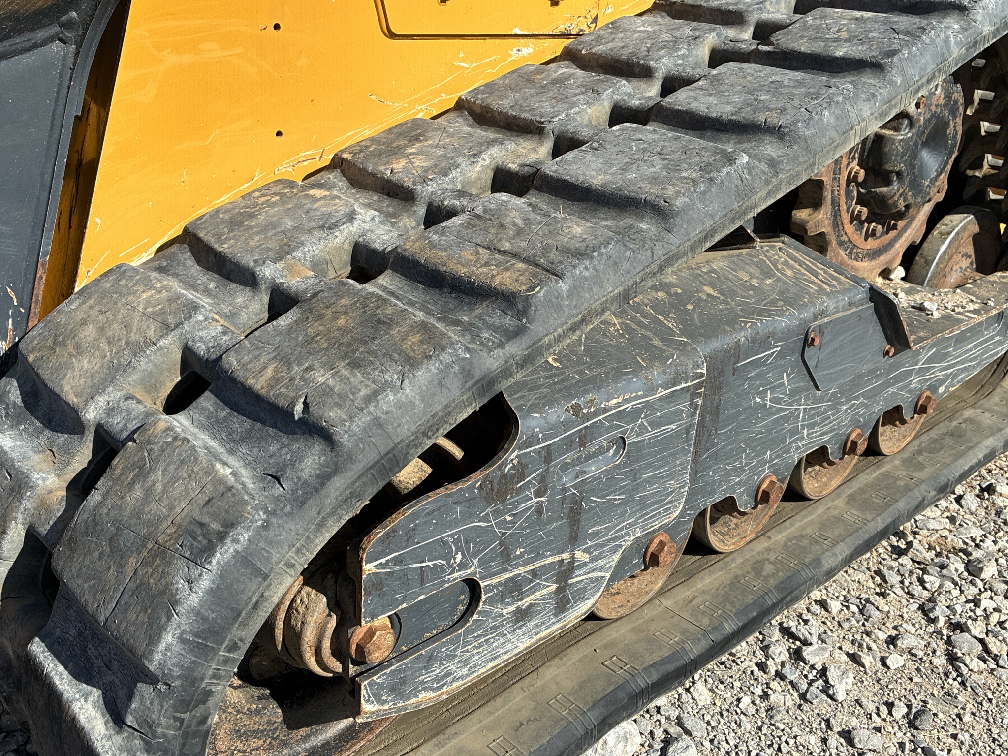 2019 John Deere 317G Image 11