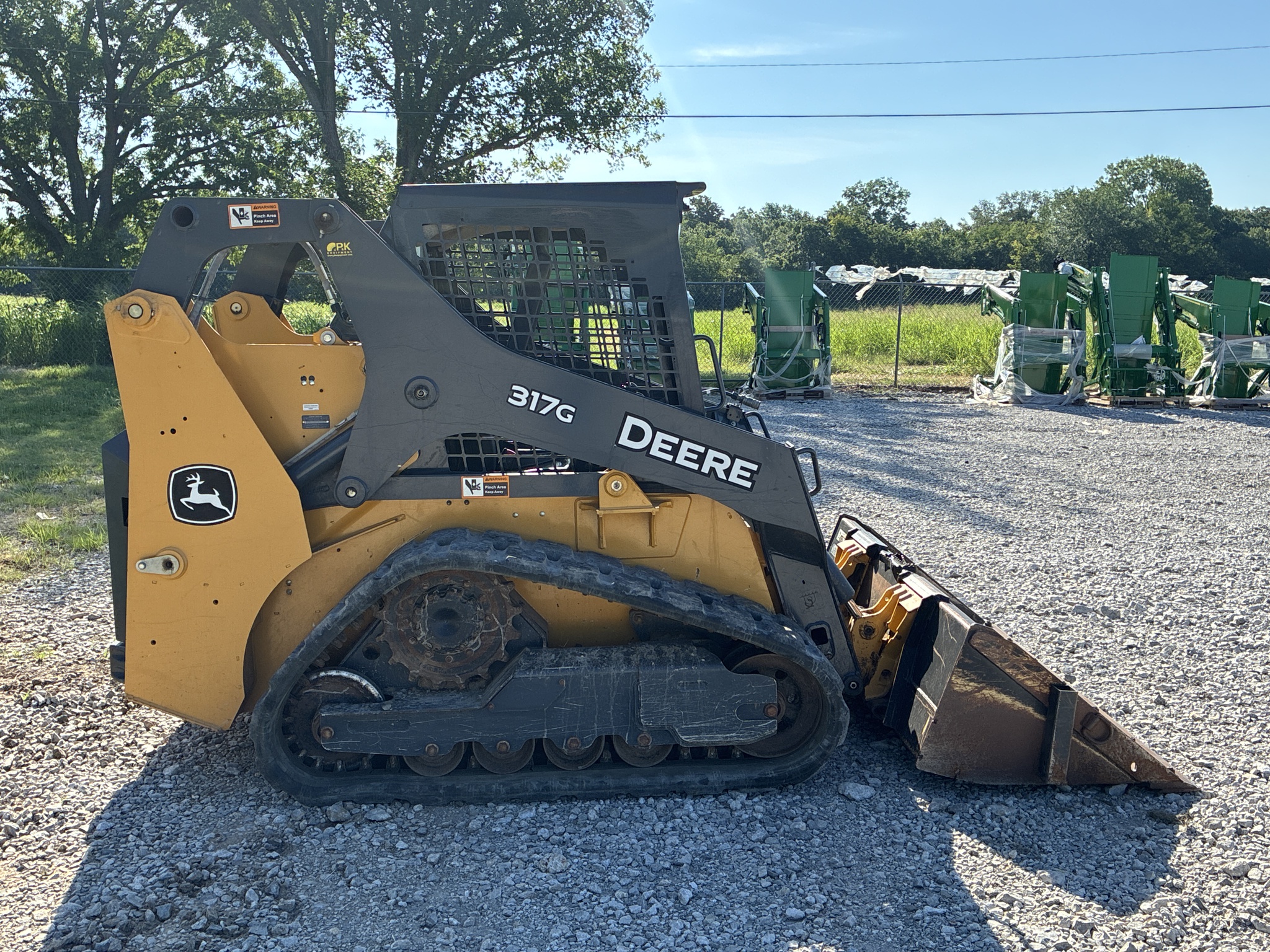 2019 John Deere 317G Image 6