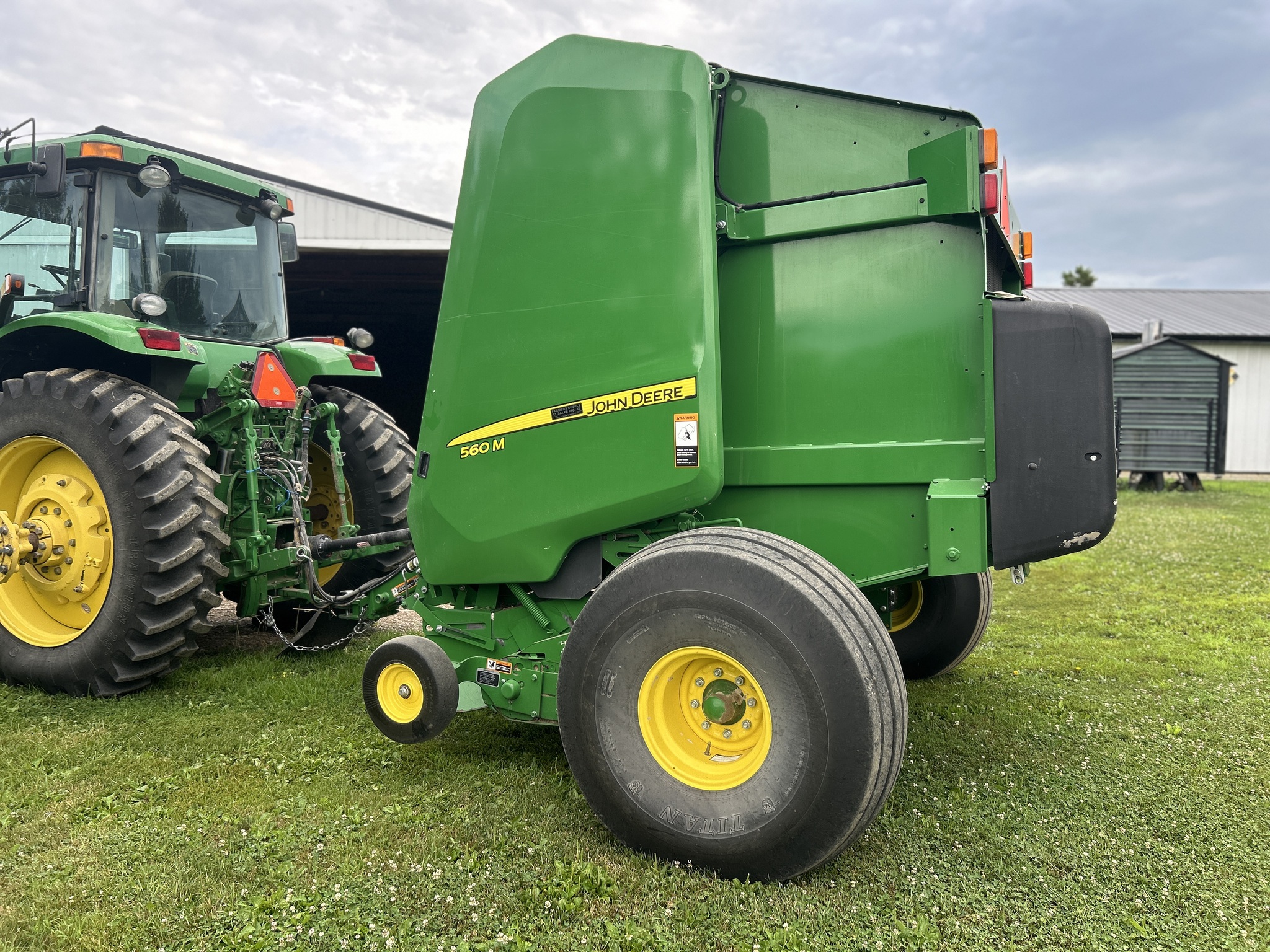 2018 John Deere 560M Image 4