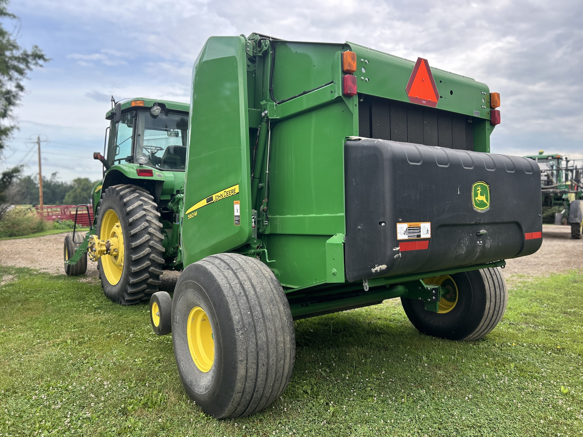 2018 John Deere 560M Image 5