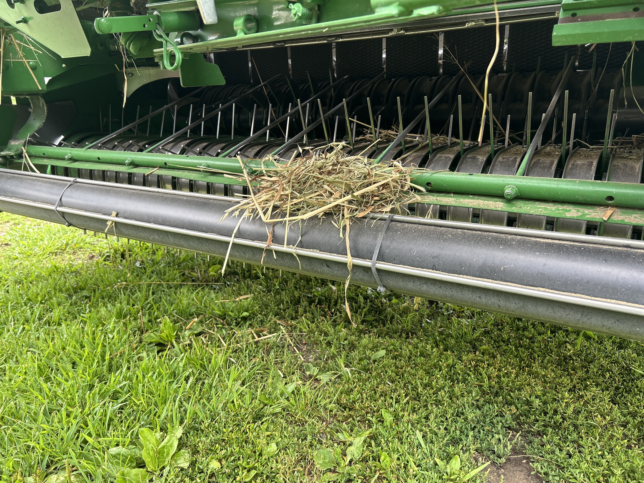 2018 John Deere 560M Image 10