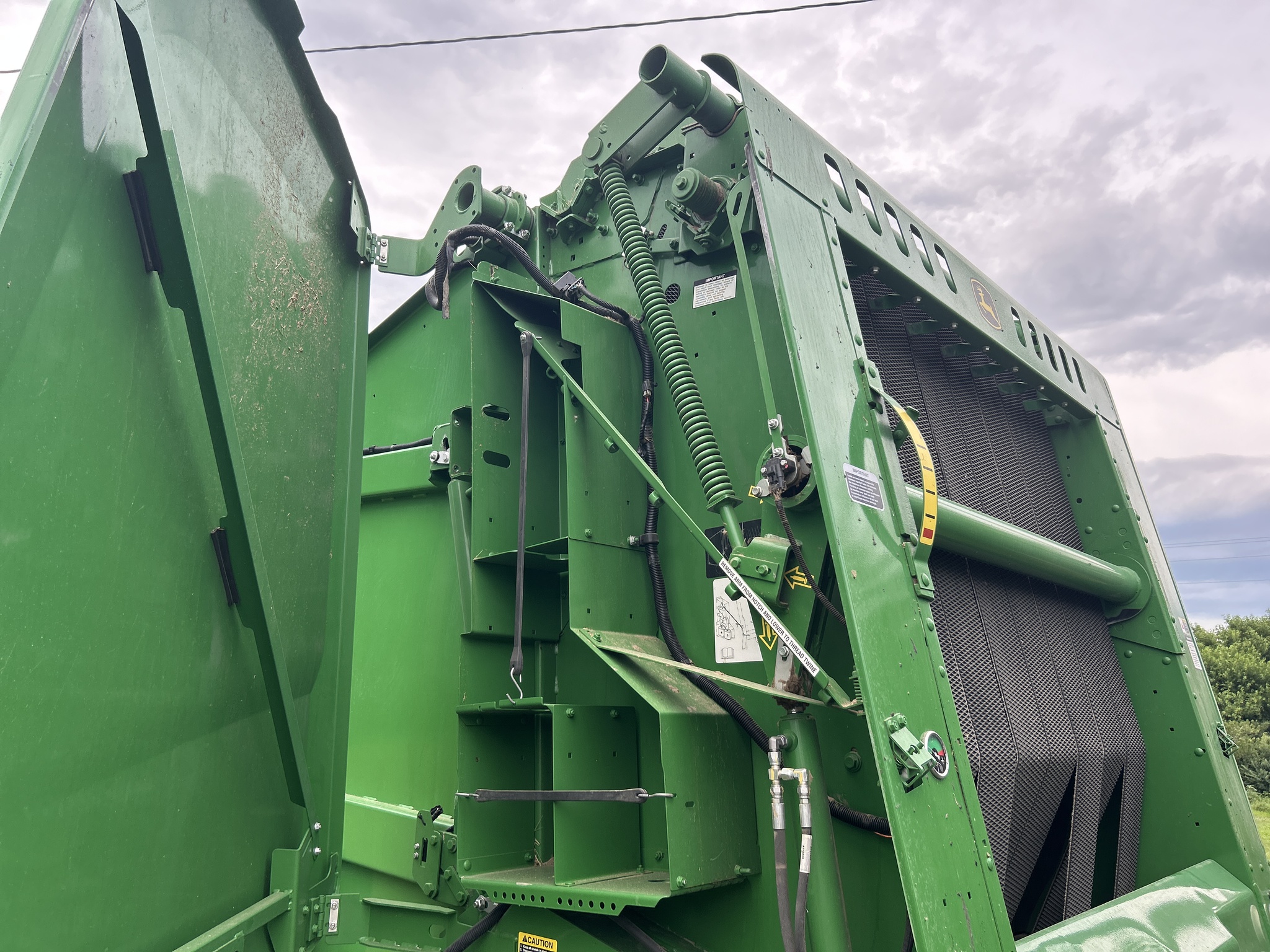 2018 John Deere 560M Image 14