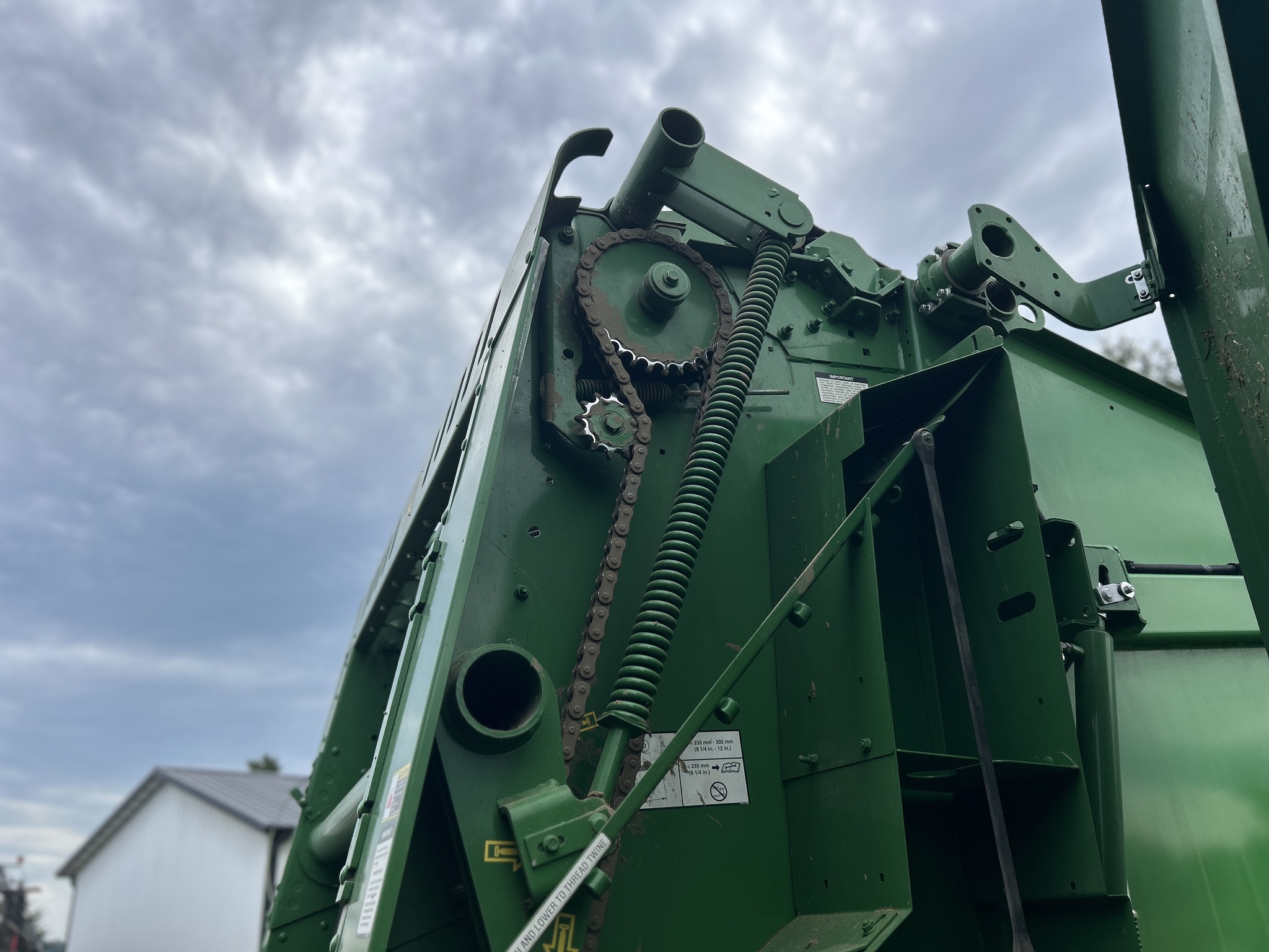 2018 John Deere 560M Image 9