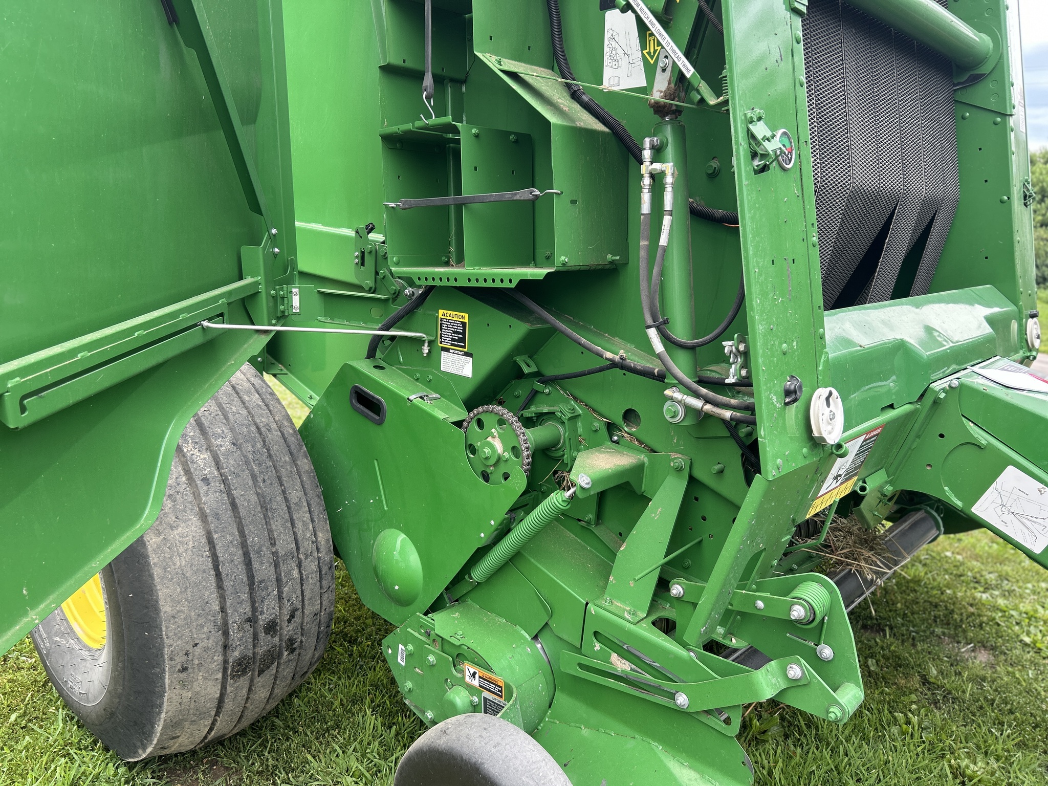 2018 John Deere 560M Image 12