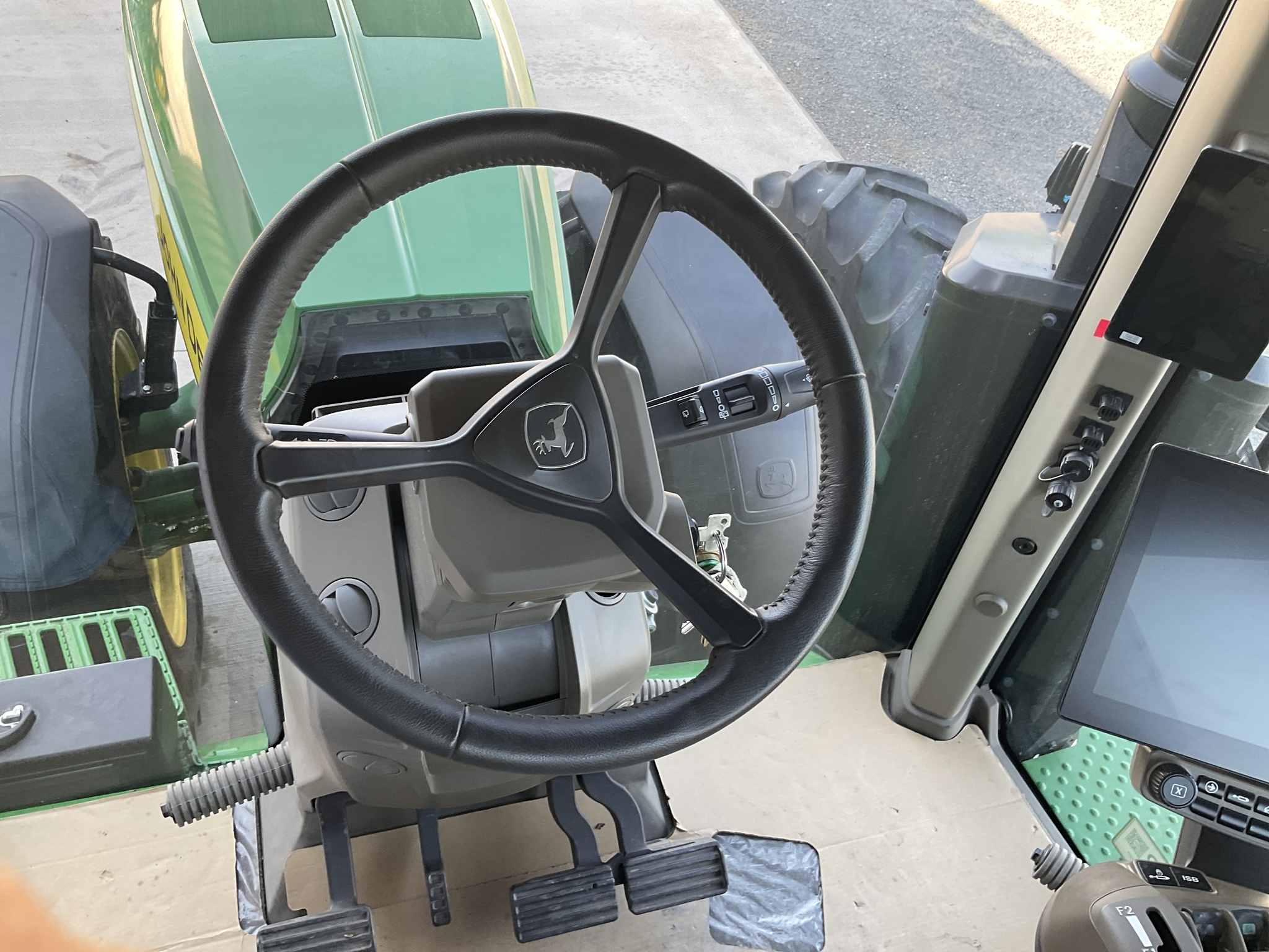 2024 John Deere 8R 250 Image 16