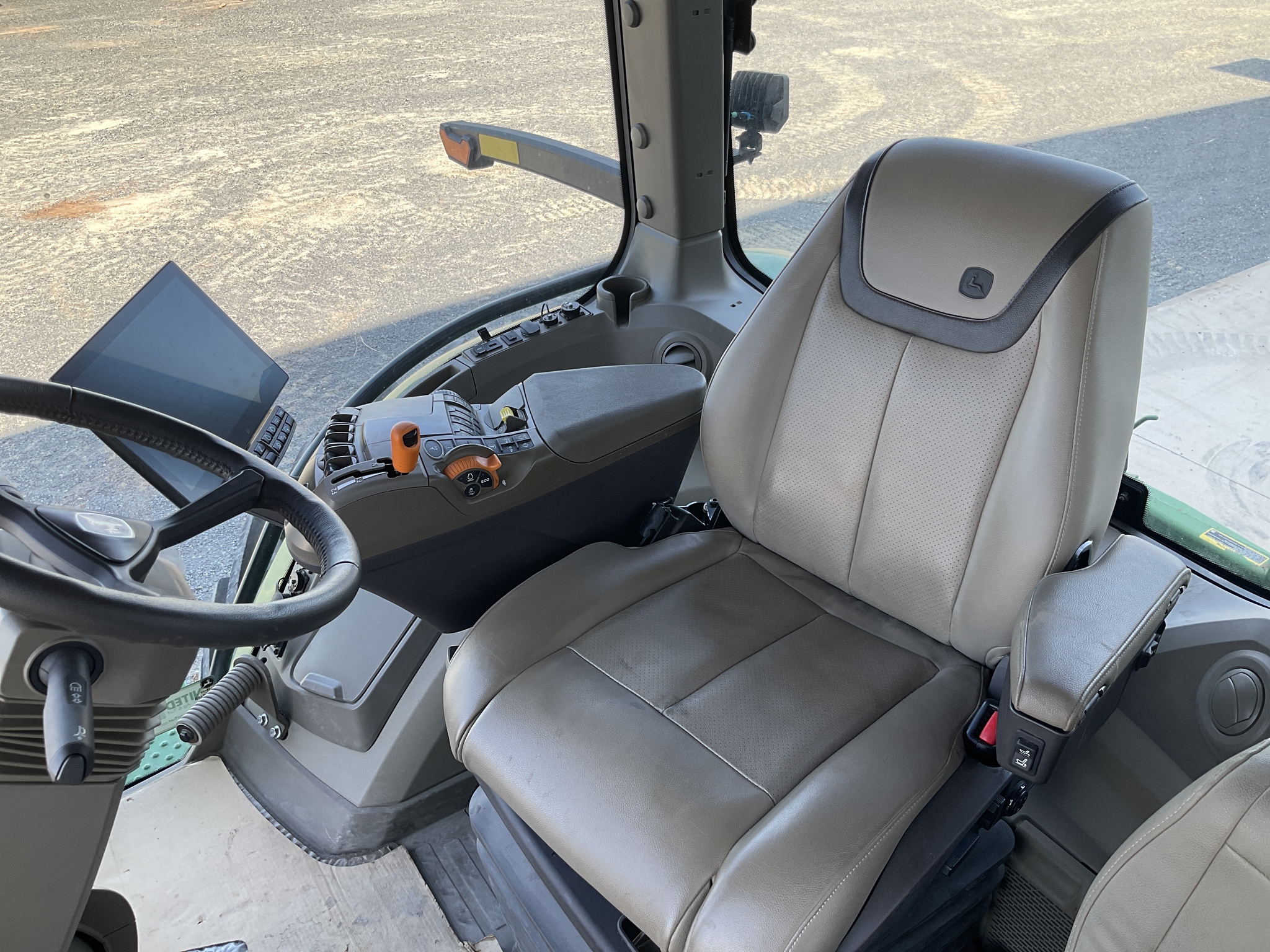 2024 John Deere 8R 250 Image 15