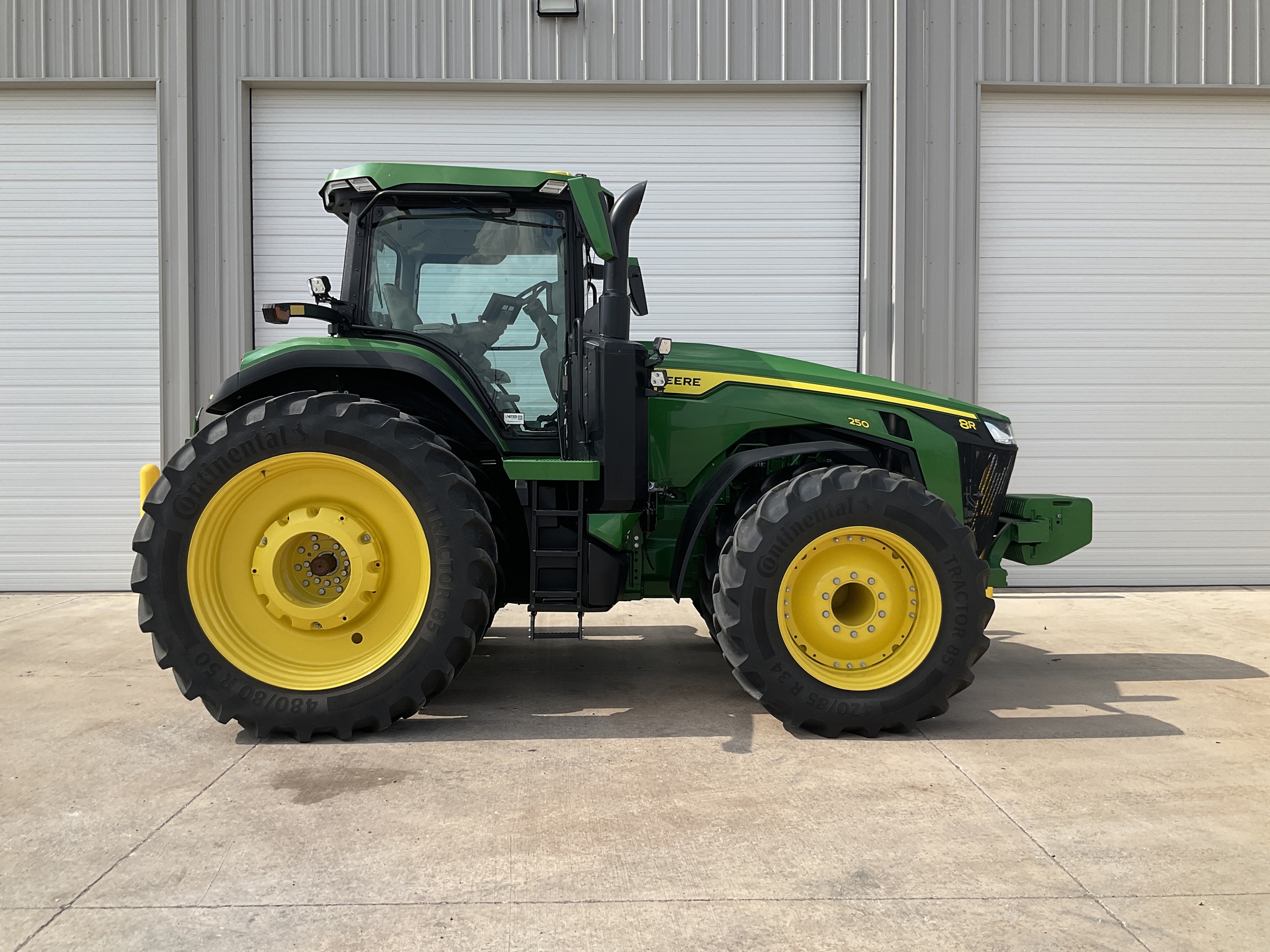 2024 John Deere 8R 250 Image 8