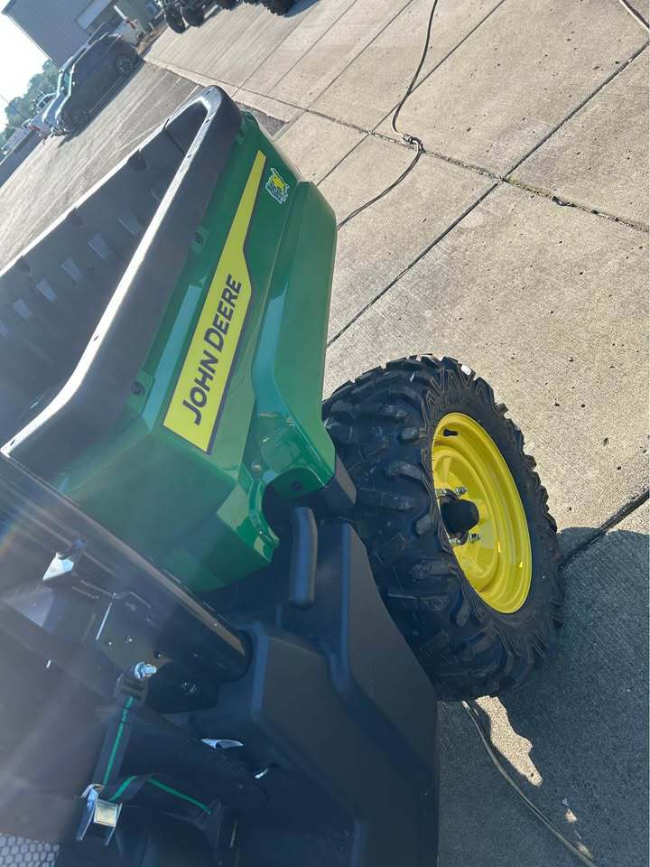 2025 John Deere 560E Image 5
