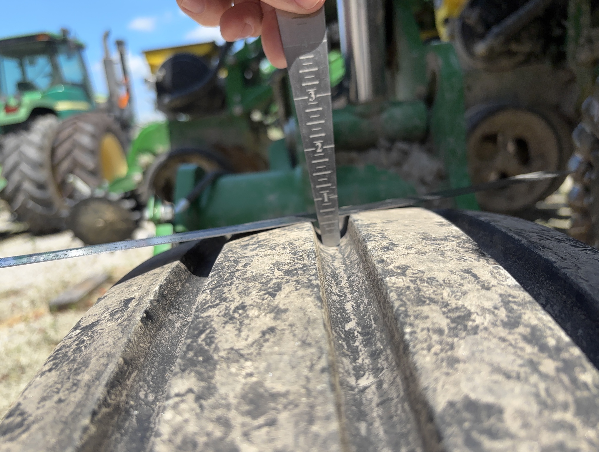 Used 2025 John Deere 1795 Planters: Drawn at Koenig Equipment in Greensburg, IN - PhotoXL9