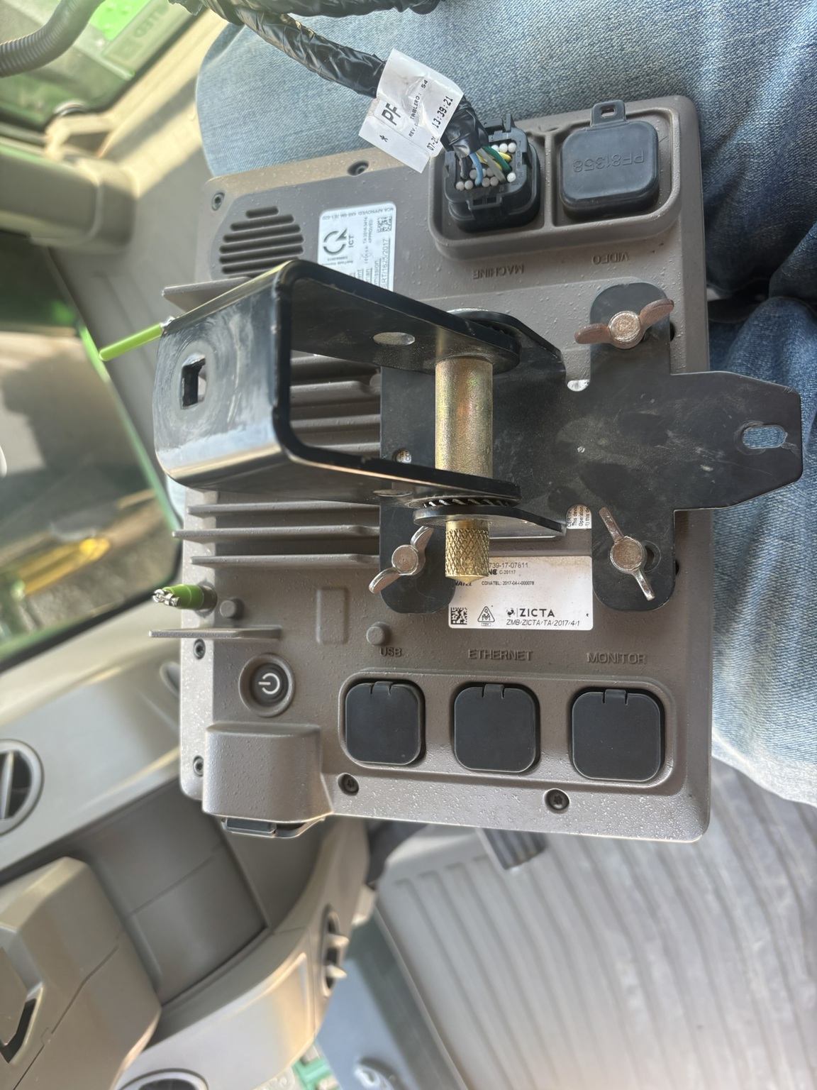 John Deere 4640 Image 10