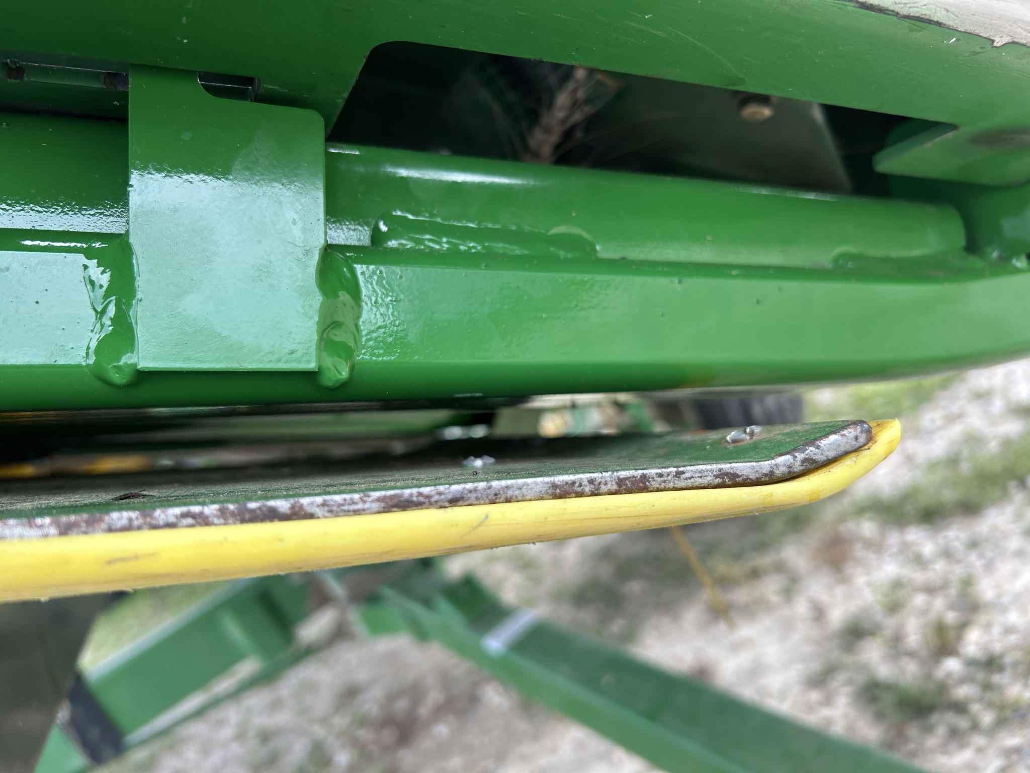 2011 John Deere 630F Image 12