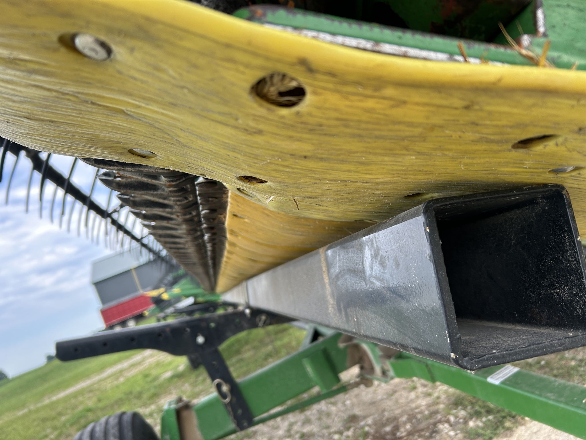 2011 John Deere 630F Image 13