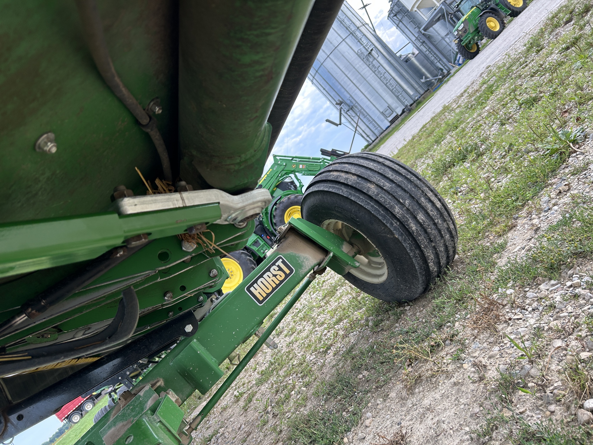 2011 John Deere 630F Image 14