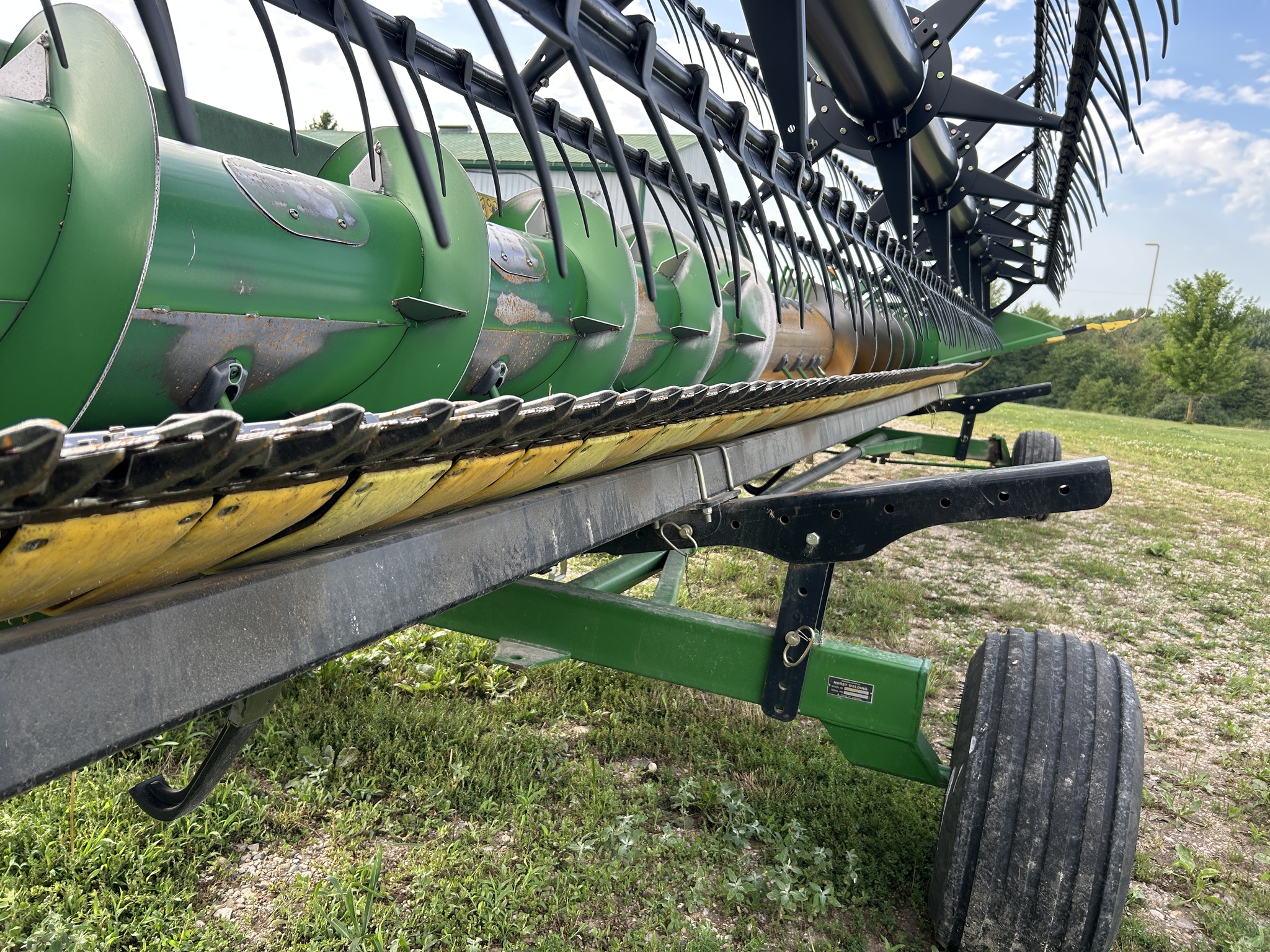 2011 John Deere 630F Image 17
