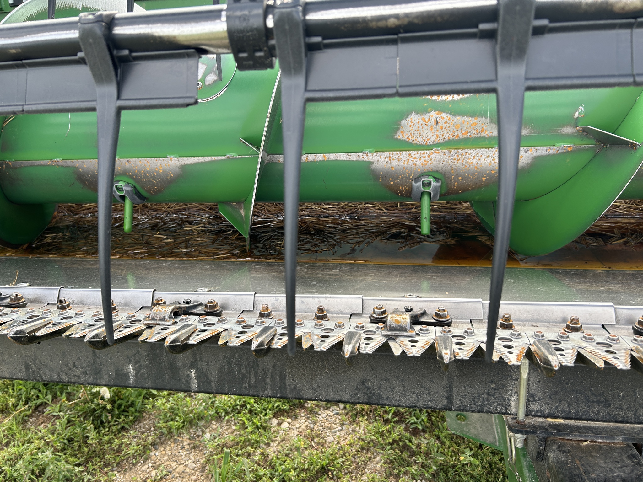 2011 John Deere 630F Image 19