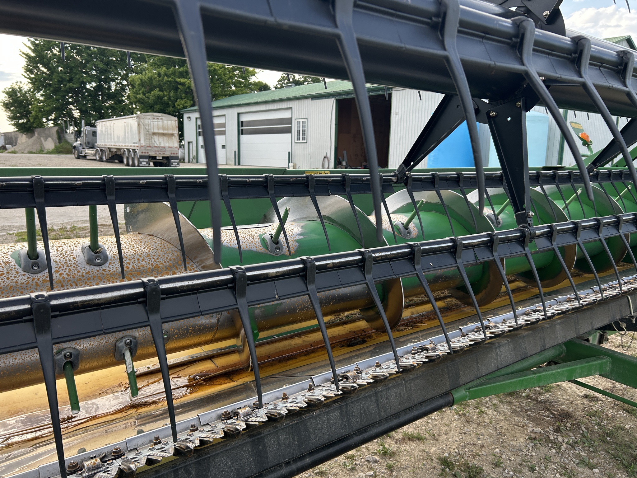 2011 John Deere 630F Image 21