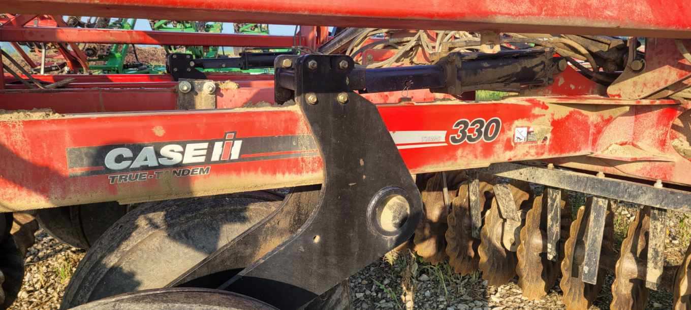 2010 Case IH 330 Image 11