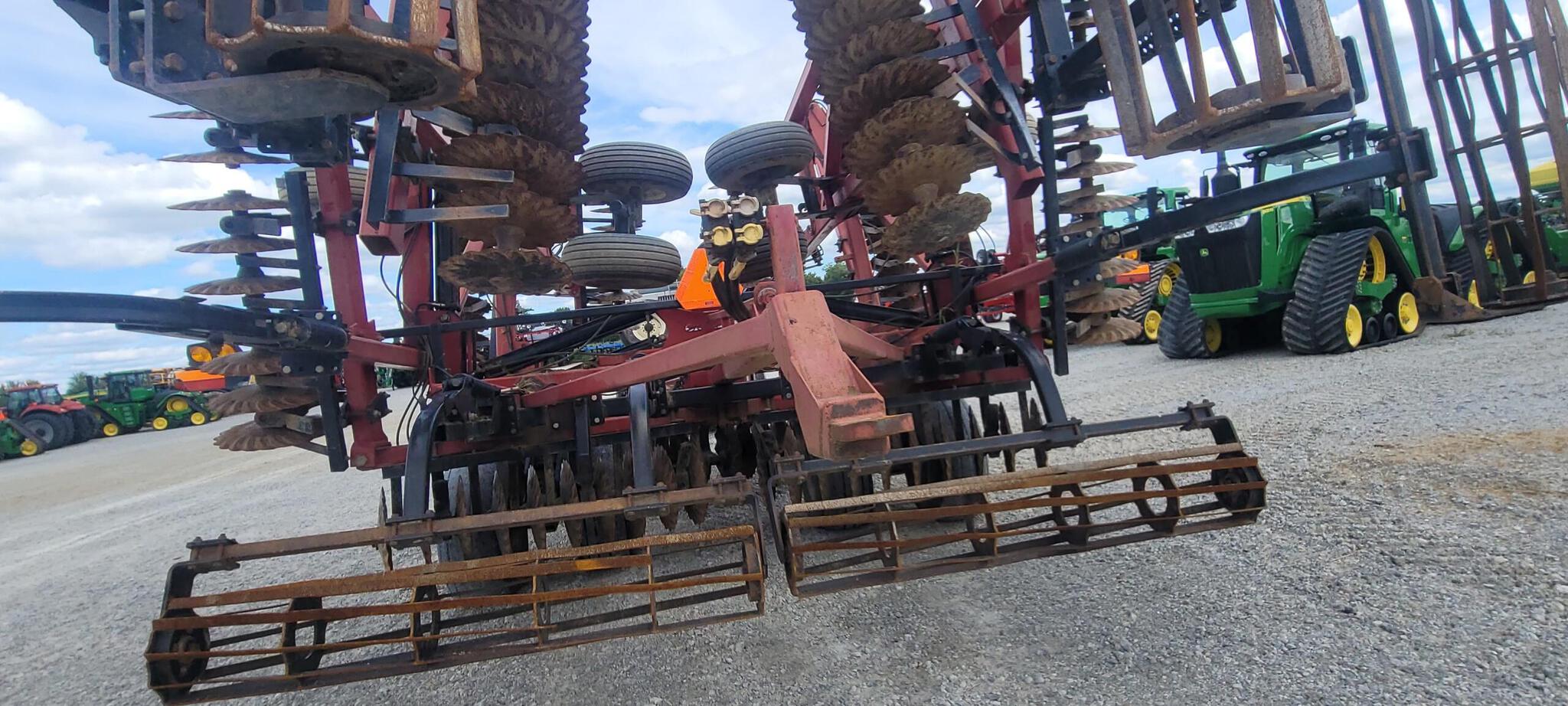 2010 Case IH 330 Image 5