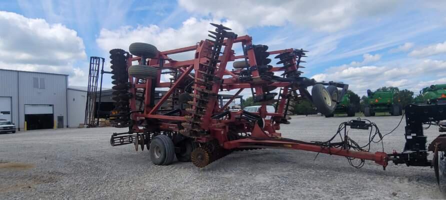 2010 Case IH 330 Image 4