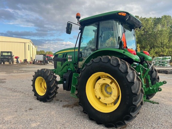 2018 John Deere 6105E