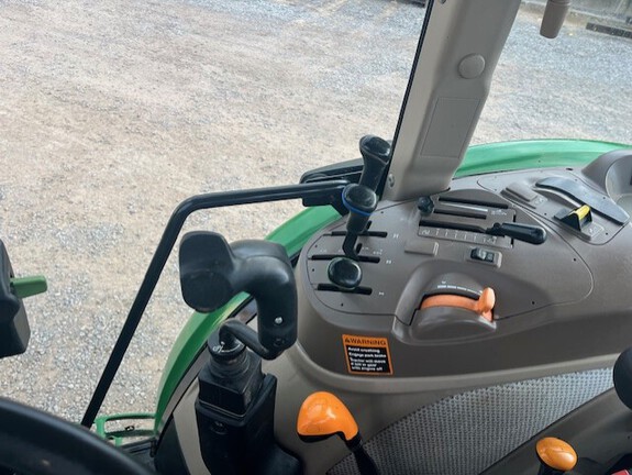 2018 John Deere 6105E