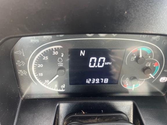 2018 John Deere 6105E