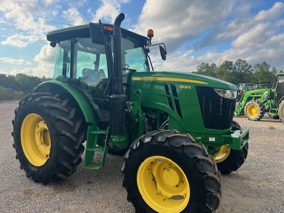 2018 John Deere 6105E
