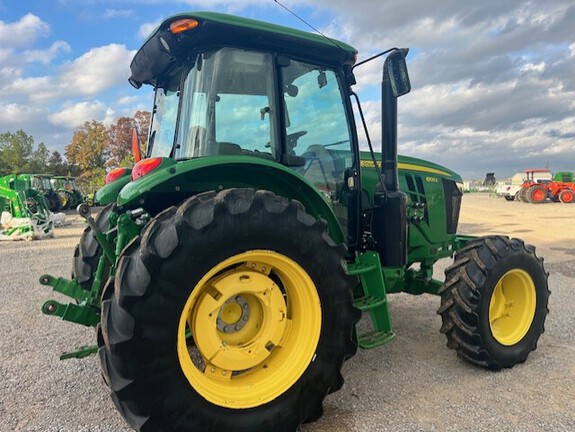 2018 John Deere 6105E